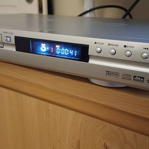 Daewoo DV-500 ES DVD player like new with remote and Greek manual