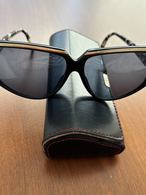 Valentino V555 Vintage Sunglasses like new, black and gold