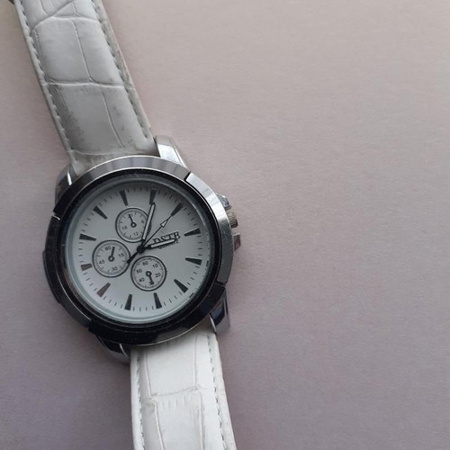 Women's white wristwatch like new