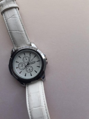 Women's white wristwatch like new