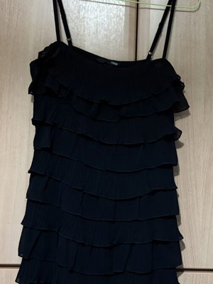 Dress H&M black small like new with layered design