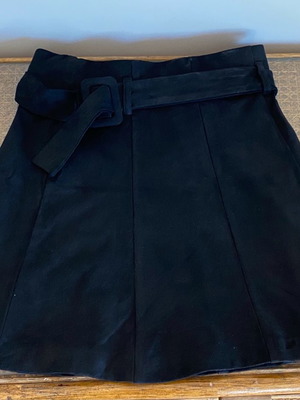 Φούστα Zara κοντή suede καινούργια, μέγεθος xs