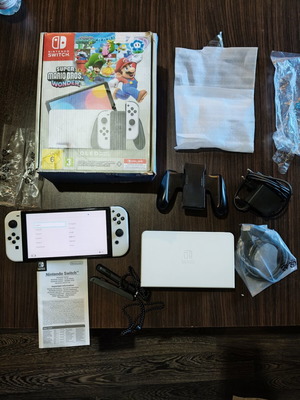 Nintendo Switch OLED Super Mario Bros Wonder Edition употребяван комплект конзола
