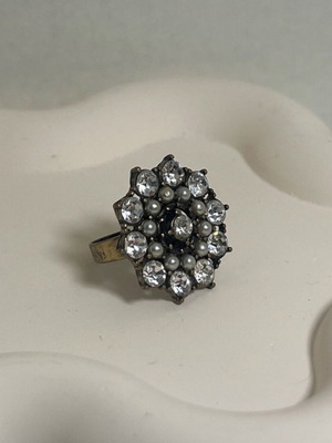 Vintage ring like new, adjustable, black and silver