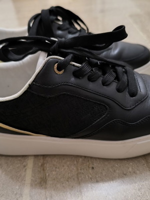 Tommy Hilfiger δερμάτινα platform sneakers μέγεθος 38 μεταχειρισμένα, μαύρα