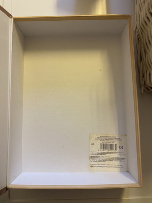 Storage box with Paris design