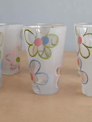 Water glass set pack of 6 like new with design