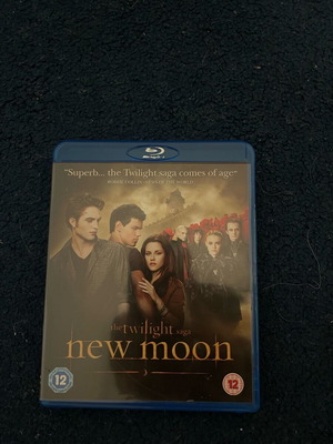 The Twilight Saga New Moon Blu-ray Disc like new with English subtitles