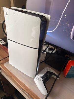 PlayStation 5 Slim Digital Edition like new with controller and cables