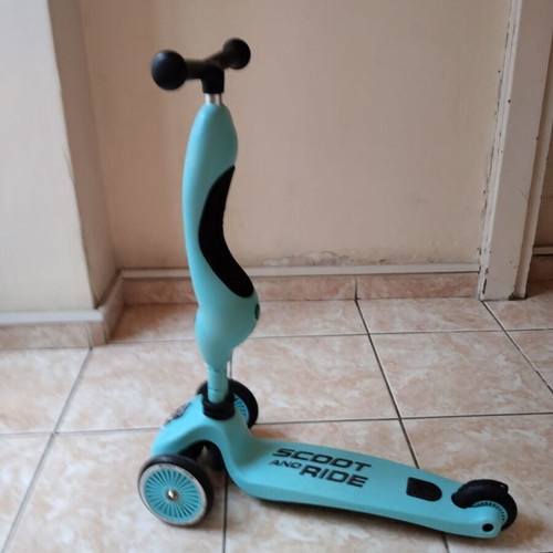 Scoot & Ride Highwaykick 1 kids scooter with seat, like new, ages 1-5