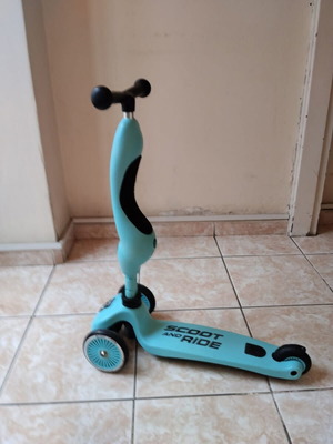 Scoot & Ride Highwaykick 1 kids scooter with seat, like new, ages 1-5