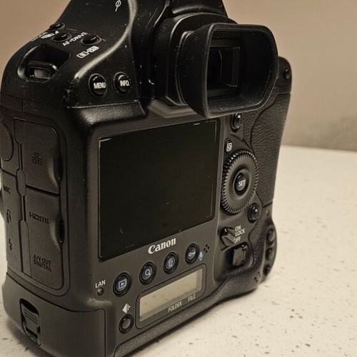 Canon EOS 1D X DSLR camera used, full frame, 18.1 MP