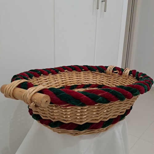Woven basket new in excellent condition