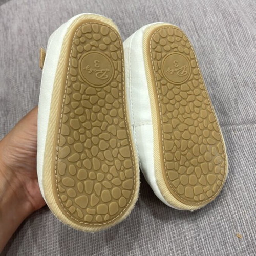 Baby shoes size 19 like new