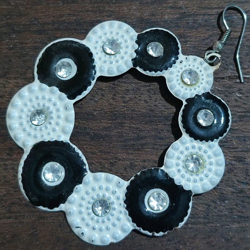 Metal earrings like new, circular design with crystals