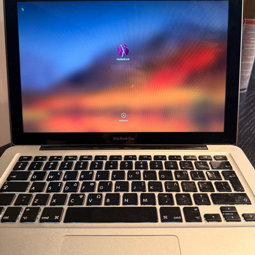 MacBook Pro 13" (2011) like new with Apple charger