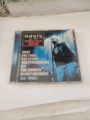 Oasis On The Road World Tour 2005 CD like new, rock compilation