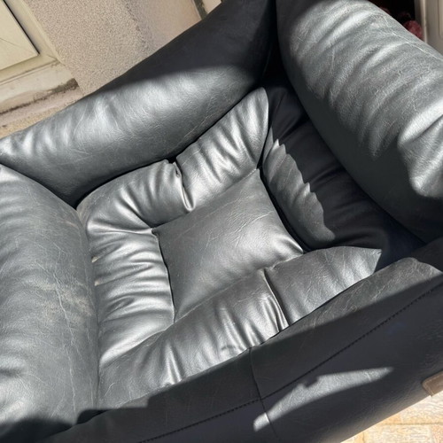 Dog bed pouf leather like new, dimensions 60x65cm