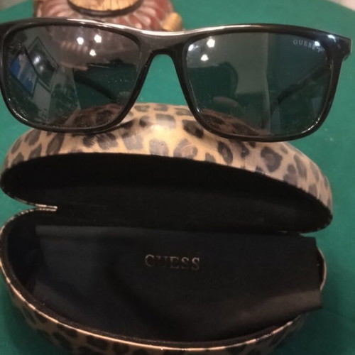 Guess sunglasses like new black horn-rimmed frame with black gradient lens GUOO169 01D