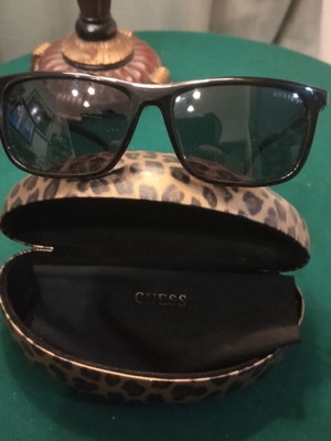 Guess sunglasses like new black horn-rimmed frame with black gradient lens GUOO169 01D