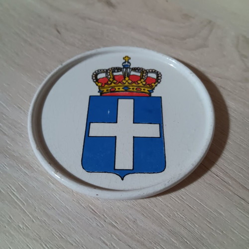 Ceramic coaster with royal emblem like new, diameter 8.5 cm