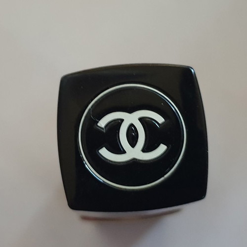 COSMETICS 3/3!  CHANEL &  ADRIANA KAREMBEU