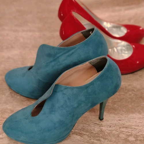 Ellen pumps like new, pack of 2, red and turquoise, size 39