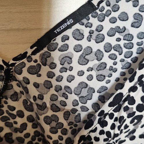 Lightweight dress with elastic waist, pockets, like new, black and white