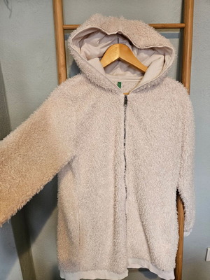 Benetton Long Jacket used, sheep-like texture, white and beige