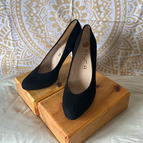 Unisa black pumps used, size 39