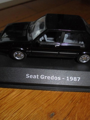 Миниатюрна кола Seat Gredos 1987 1:43 нова, черна