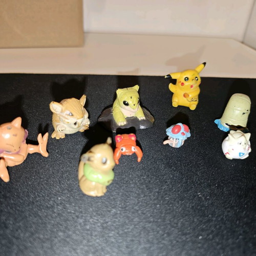 Pokemon figures used, 9 pieces non-authentic