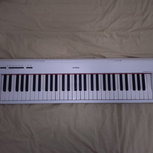 Yamaha Piaggero NP-12 electric keyboard white with Strix stand full set