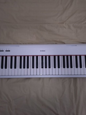 Yamaha Piaggero NP-12 electric keyboard white with Strix stand full set