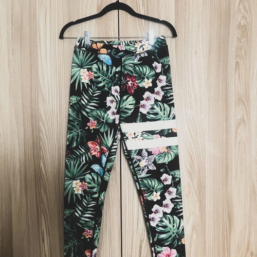 Multicolor fitness leggings used, size medium