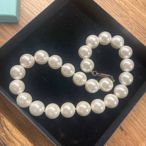Gem Palace necklace with white shell pearls 16mm like new