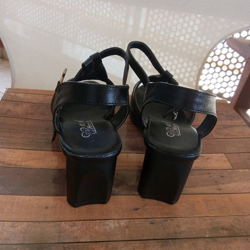 Black sandals like new, size 36, with 6.5cm block heel