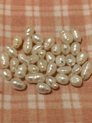 Freshwater pearls like new, set of 35 small beads