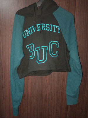 Crop sport shirt used, size S, black and green