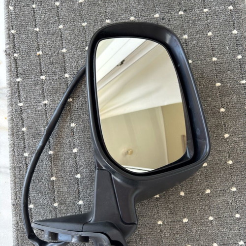 Toyota autos left car mirror like new