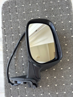 Toyota autos left car mirror like new