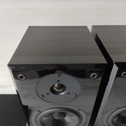 Yamaha NX-E400 PianoCraft Bookshelf Speakers like new, high-gloss piano black
