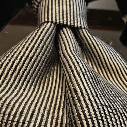 Pre-tied tie like new, black and gray