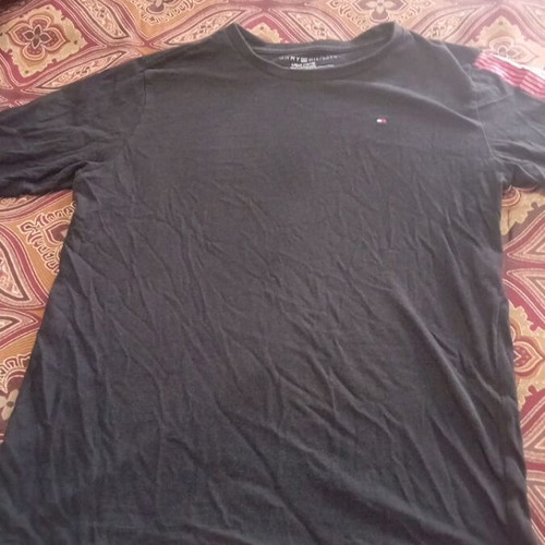 Tommy Hilfiger black t-shirt like new, size L