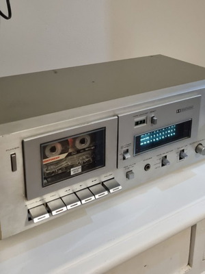 Akai CS M02 cassette player, functional