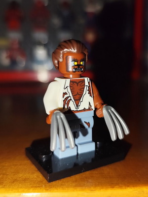 Werewolf minifigure like new with base and gray claws