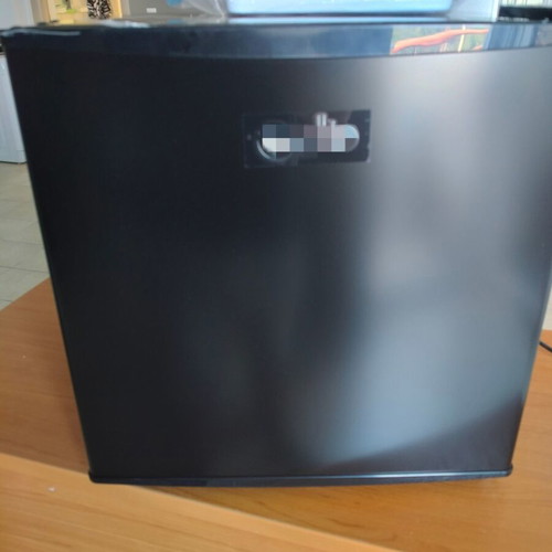 Mini bar fridge like new, single door