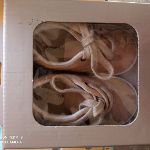 Babywalker baby shoes size 20 new, beige suede