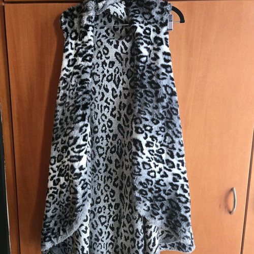 Women's sleeveless animal print vest new, black and gray