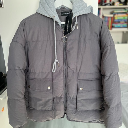 Pretty Little Thing women's oversized puffer jacket new, size 34, gray
